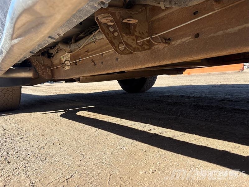 Chevrolet Silverado 3500HD Tovornjaki s kesonom/platojem