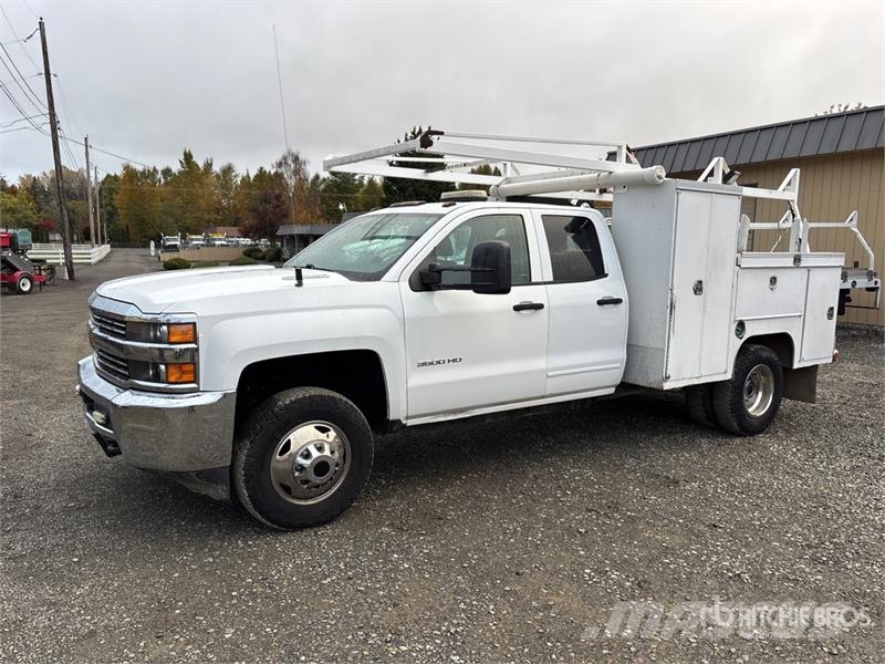 Chevrolet Silverado 3500 4x2 Extended Cab Utility Truck Vieglais kravas automobilis/izkraušana no sāniem