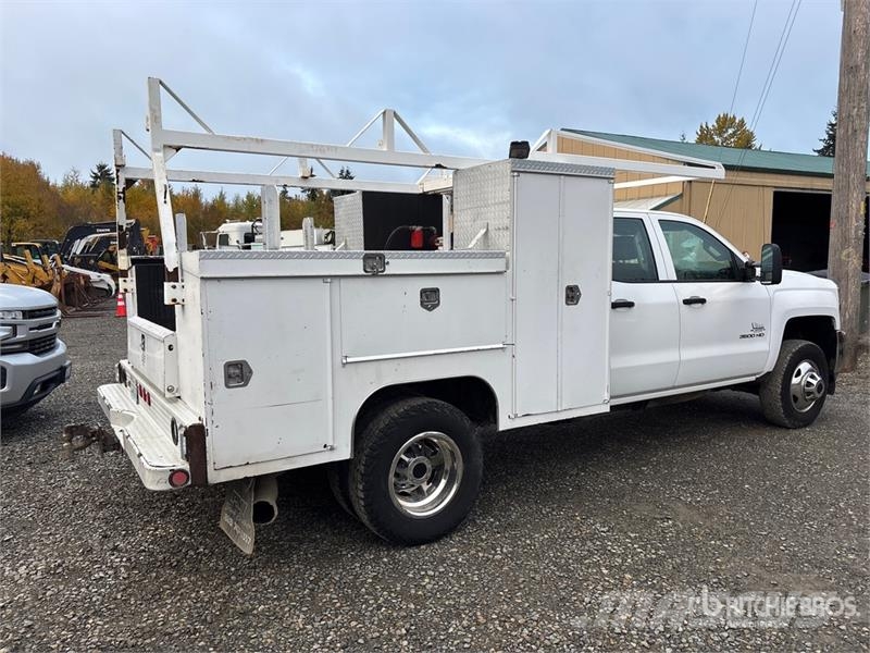 Chevrolet Silverado 3500 4x2 Extended Cab Utility Truck Vieglais kravas automobilis/izkraušana no sāniem
