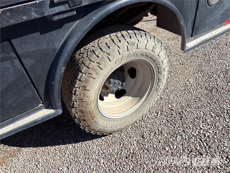 Chevrolet Silverado 3500HD 平ボディー