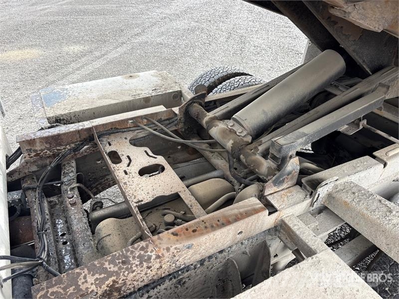 Chevrolet Silverado 3500HD 4x2 Dump Truck Tipper trucks