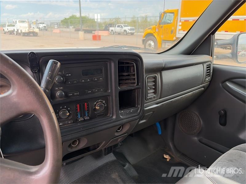Chevrolet Silverado 3500 4x2 Crew Cab Flatbed Truck Camiones de cama baja