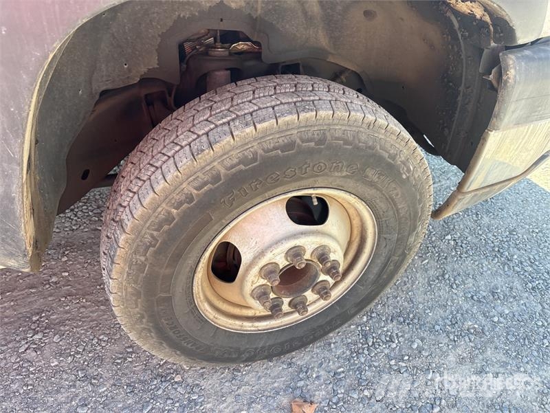 Chevrolet Silverado 3500 شاحنات مسطحة/مفصلية الجوانب
