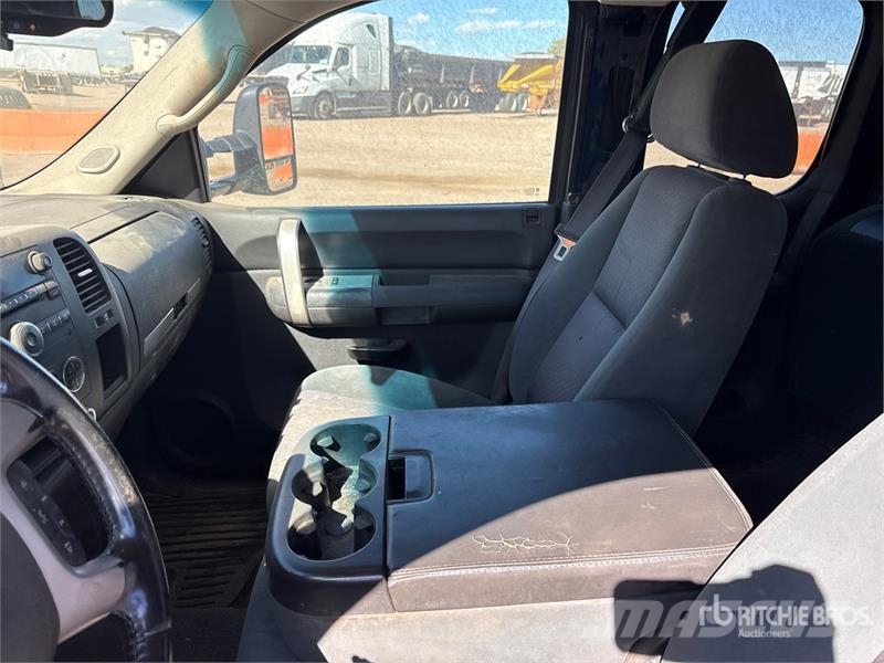 Chevrolet Silverado 3500HD Tovornjaki s kesonom/platojem