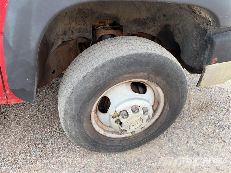 Chevrolet Silverado 3500 4x2 Crew Cab Flatbed Truck Camiones de cama baja