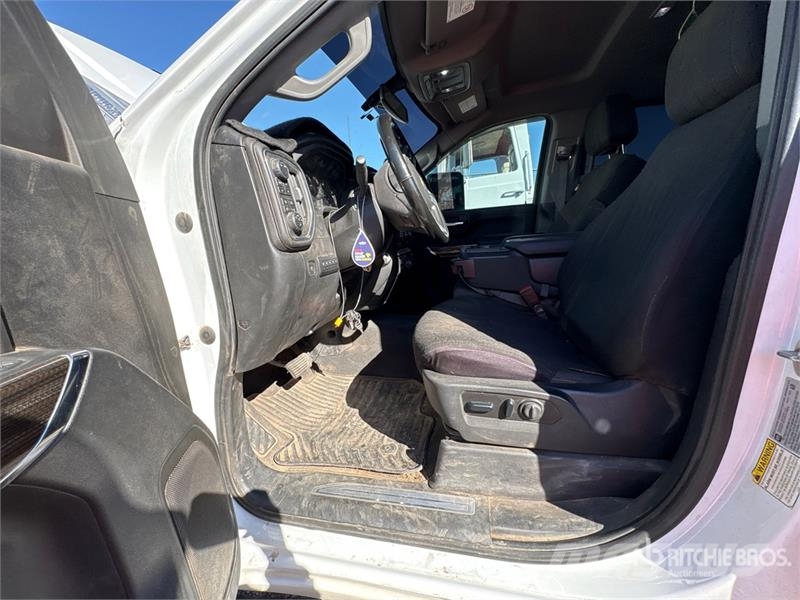 Chevrolet Silverado 3500HD 平ボディー