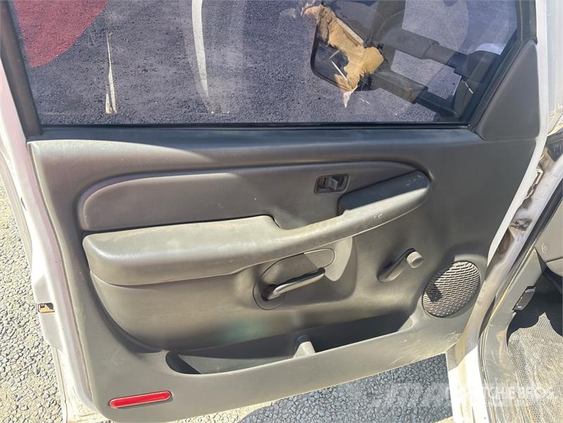 Chevrolet Silverado 3500 شاحنات مسطحة/مفصلية الجوانب