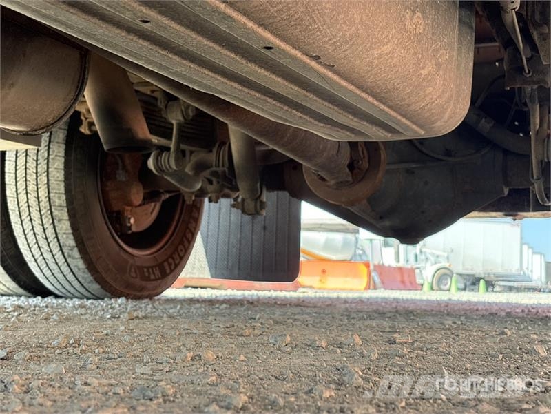 Chevrolet Silverado 3500HD Tovornjaki s kesonom/platojem