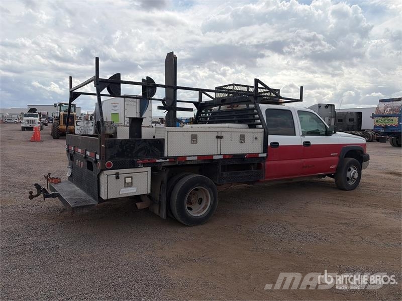 Chevrolet Silverado 3500 4x2 Crew Cab Flatbed Truck Camiones de cama baja