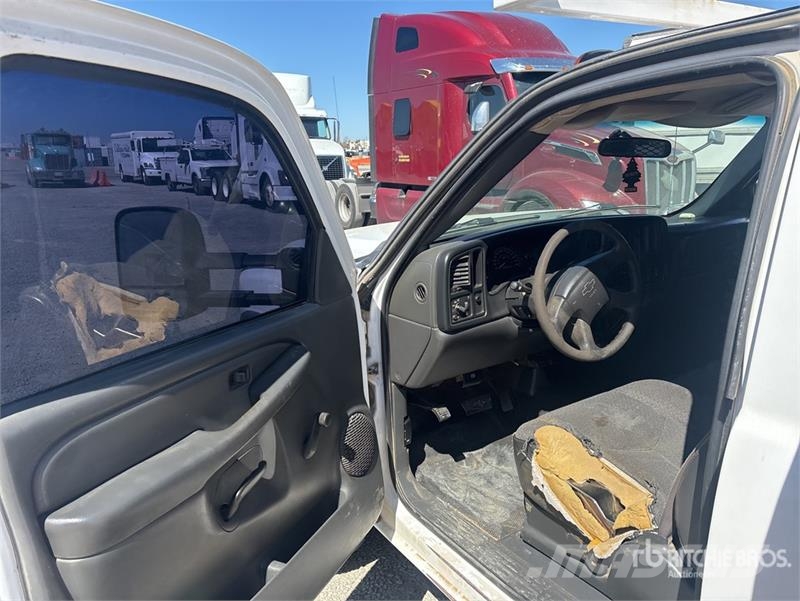 Chevrolet Silverado 3500 شاحنات مسطحة/مفصلية الجوانب