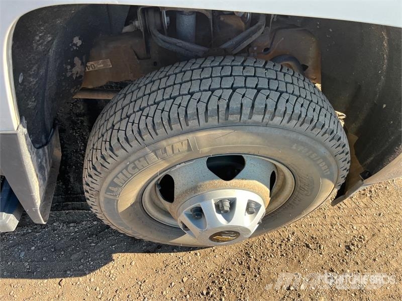 Chevrolet Silverado 3500HD Tovornjaki s kesonom/platojem