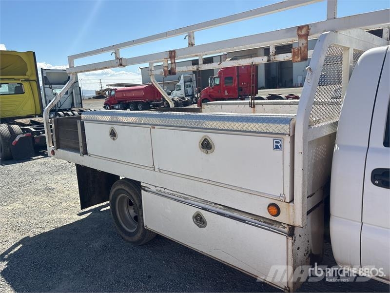 Chevrolet Silverado 3500 شاحنات مسطحة/مفصلية الجوانب