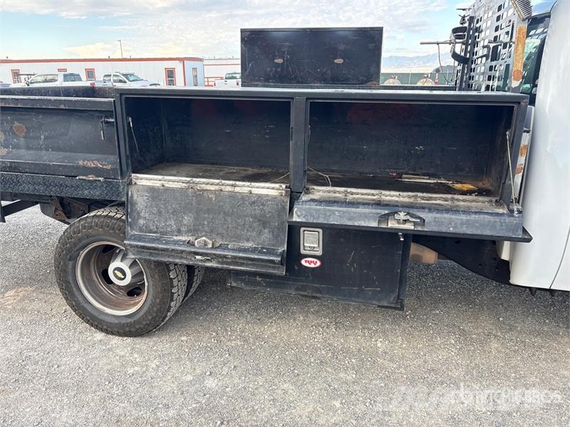 Chevrolet Silverado 3500HD Pritschenwagen/Pritschenwagen mit Seitenklappe