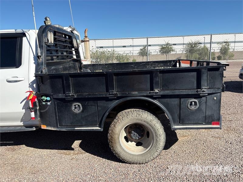 Chevrolet Silverado 3500HD 平ボディー