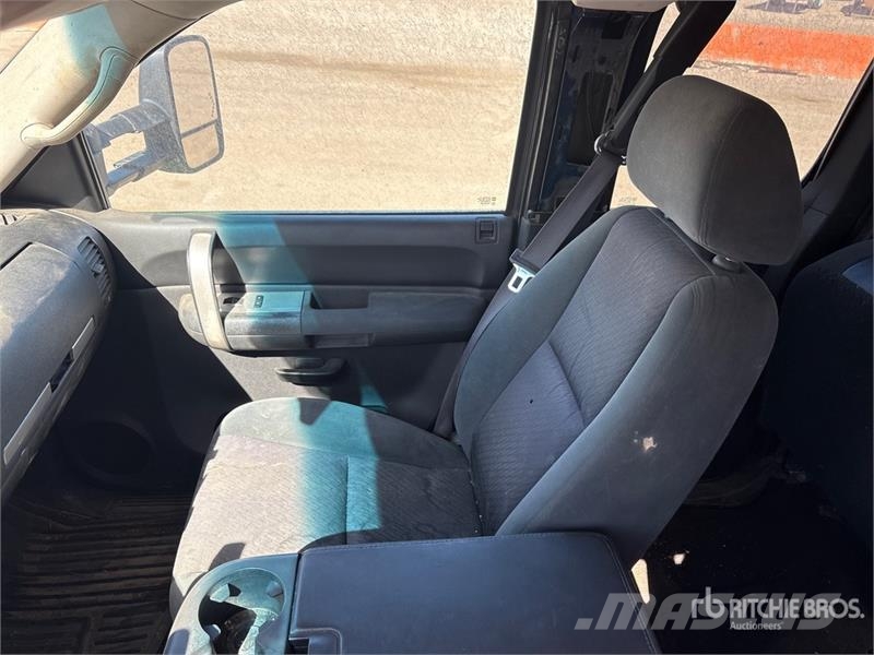 Chevrolet Silverado 3500HD Tovornjaki s kesonom/platojem