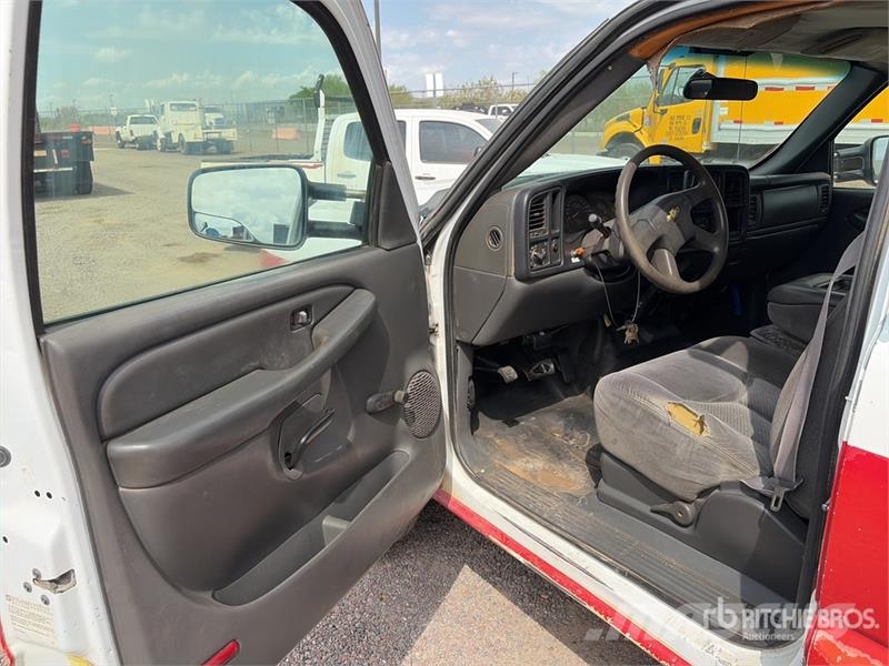 Chevrolet Silverado 3500 4x2 Crew Cab Flatbed Truck Camiones de cama baja