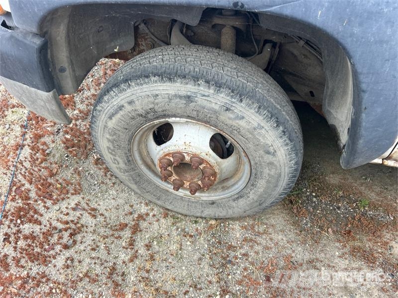 Chevrolet Silverado 3500 4x2 Flatbed Truck (Inoperable) Camiones plataforma