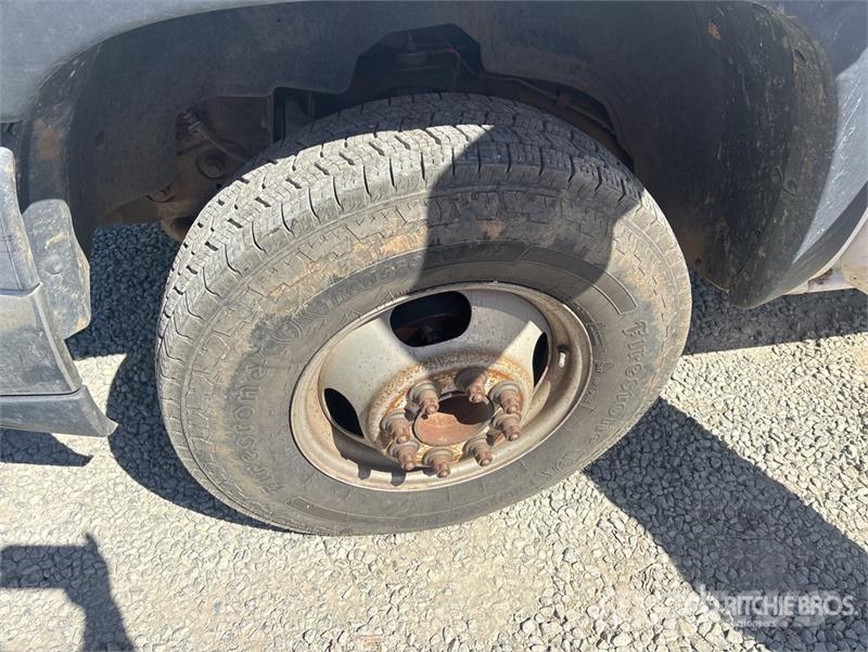 Chevrolet Silverado 3500 شاحنات مسطحة/مفصلية الجوانب