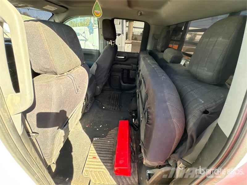 Chevrolet Silverado 3500HD 平ボディー