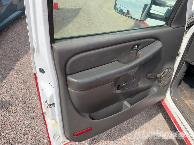 Chevrolet Silverado 3500 4x2 Crew Cab Flatbed Truck Camiones de cama baja