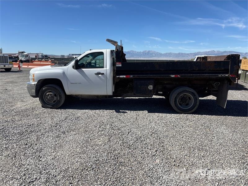 Chevrolet Silverado 3500HD Dump Truck Tipper trucks