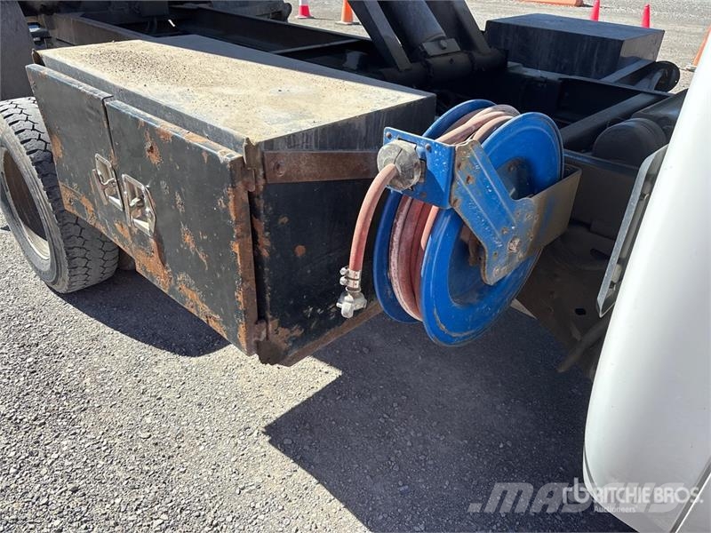 Chevrolet Silverado 3500HD Dump Truck Tipper trucks