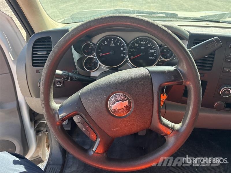 Chevrolet Silverado 3500HD Tovornjaki s kesonom/platojem