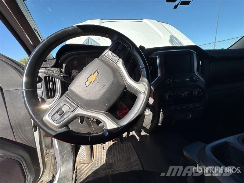 Chevrolet Silverado 3500HD 平ボディー