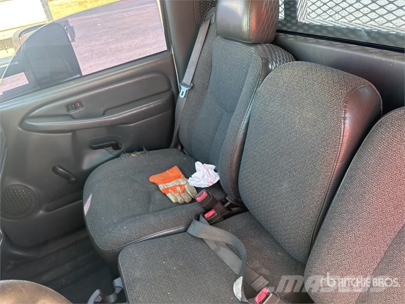Chevrolet Silverado 3500 شاحنات مسطحة/مفصلية الجوانب