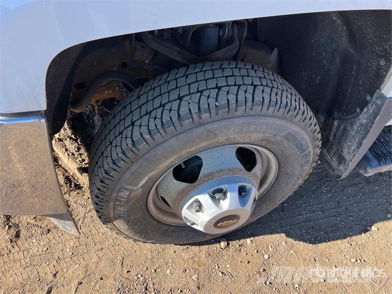 Chevrolet Silverado 3500HD Tovornjaki s kesonom/platojem