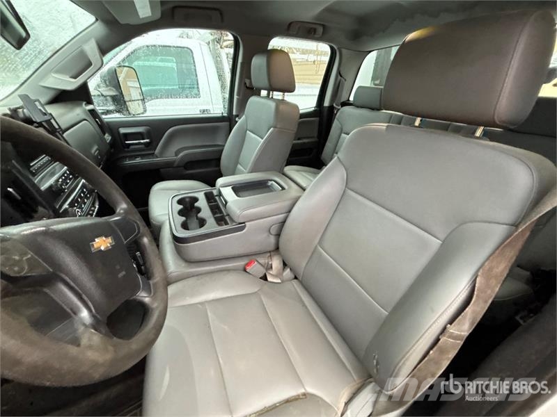 Chevrolet Silverado 3500 4x2 Extended Cab Utility Truck Vieglais kravas automobilis/izkraušana no sāniem