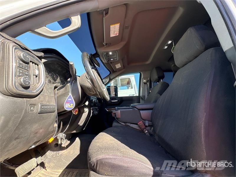 Chevrolet Silverado 3500HD 平ボディー