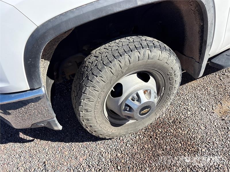 Chevrolet Silverado 3500HD 平ボディー