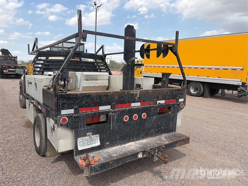 Chevrolet Silverado 3500 4x2 Crew Cab Flatbed Truck Camiones de cama baja