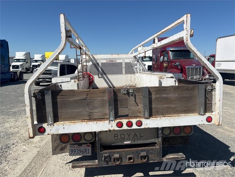 Chevrolet Silverado 3500 شاحنات مسطحة/مفصلية الجوانب