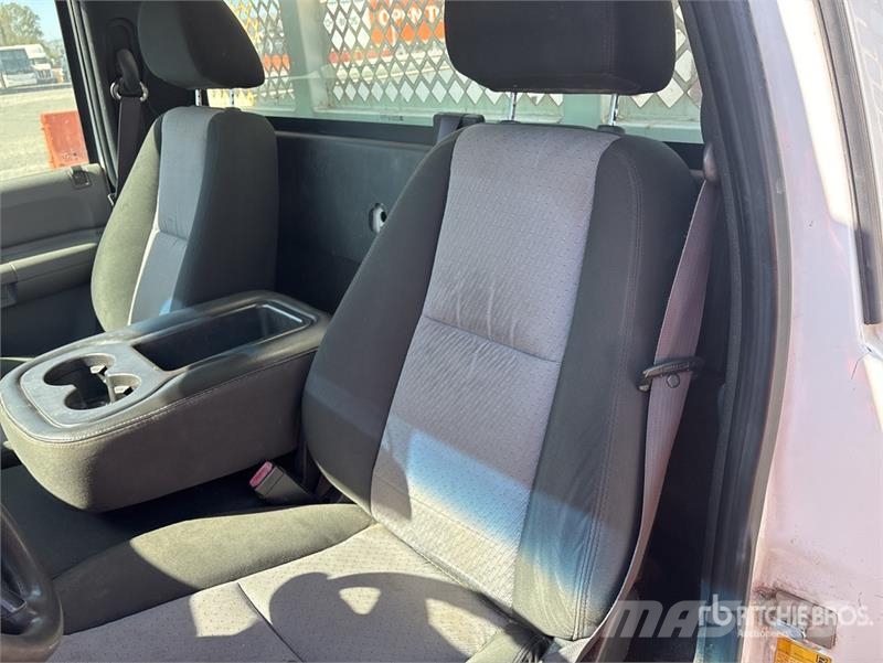Chevrolet Silverado 3500HD Tovornjaki s kesonom/platojem
