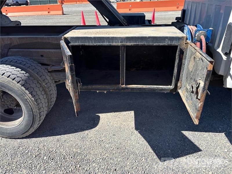 Chevrolet Silverado 3500HD Dump Truck Tipper trucks
