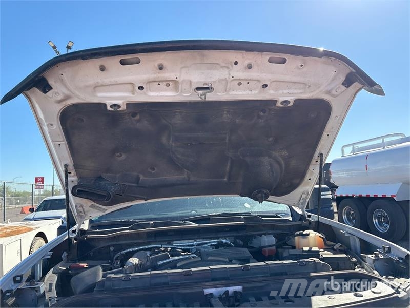 Chevrolet Silverado 3500HD 平ボディー