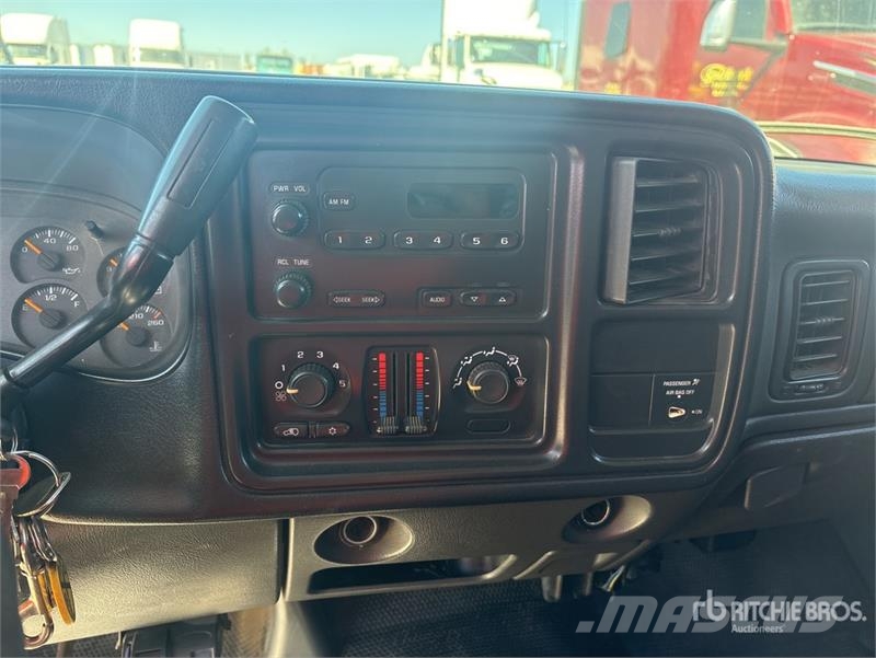 Chevrolet Silverado 3500 شاحنات مسطحة/مفصلية الجوانب
