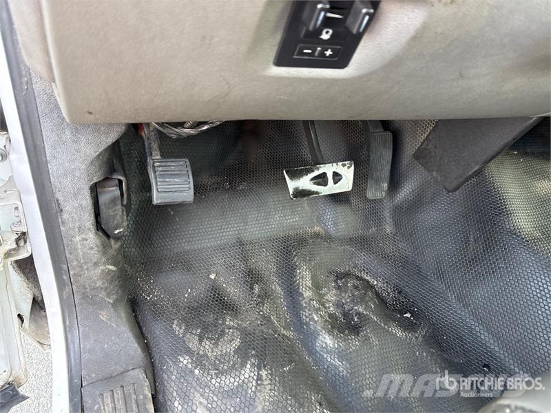 Chevrolet Silverado 3500HD Pritschenwagen/Pritschenwagen mit Seitenklappe