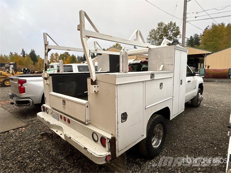 Chevrolet Silverado 3500 4x2 Extended Cab Utility Truck Vieglais kravas automobilis/izkraušana no sāniem