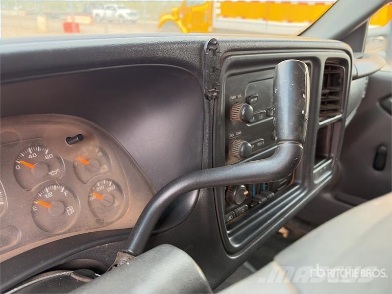 Chevrolet Silverado 3500 4x2 Crew Cab Flatbed Truck Camiones de cama baja