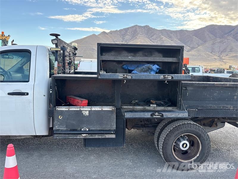 Chevrolet Silverado 3500HD Pritschenwagen/Pritschenwagen mit Seitenklappe