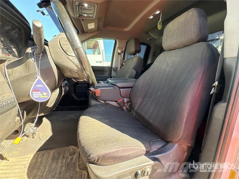 Chevrolet Silverado 3500HD 平ボディー