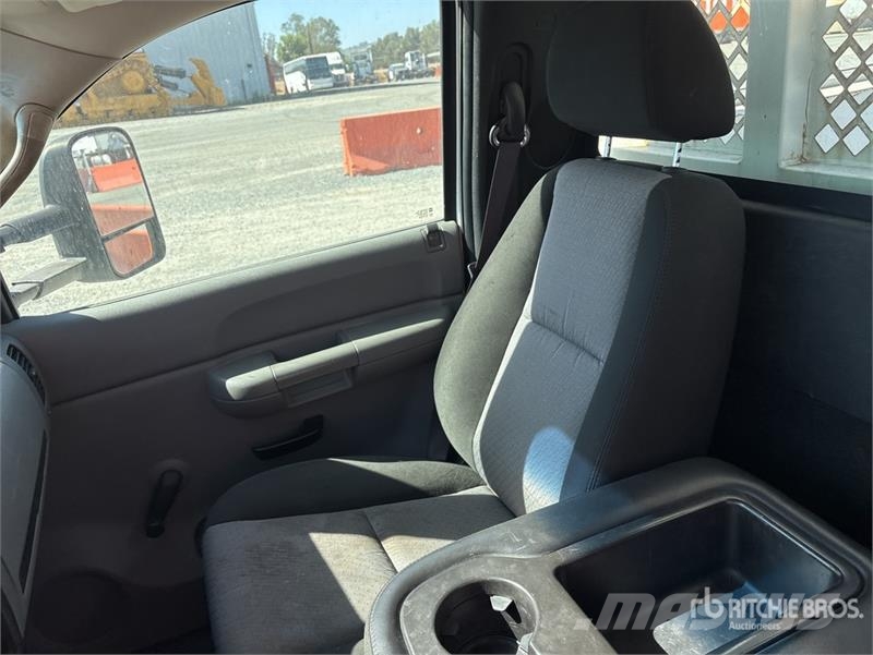 Chevrolet Silverado 3500HD Tovornjaki s kesonom/platojem