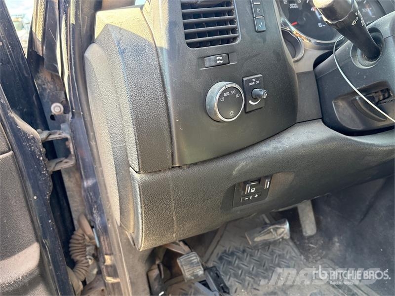 Chevrolet Silverado 3500HD Tovornjaki s kesonom/platojem