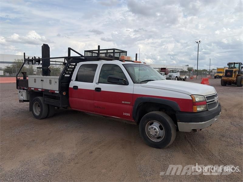 Chevrolet Silverado 3500 4x2 Crew Cab Flatbed Truck Camiones de cama baja