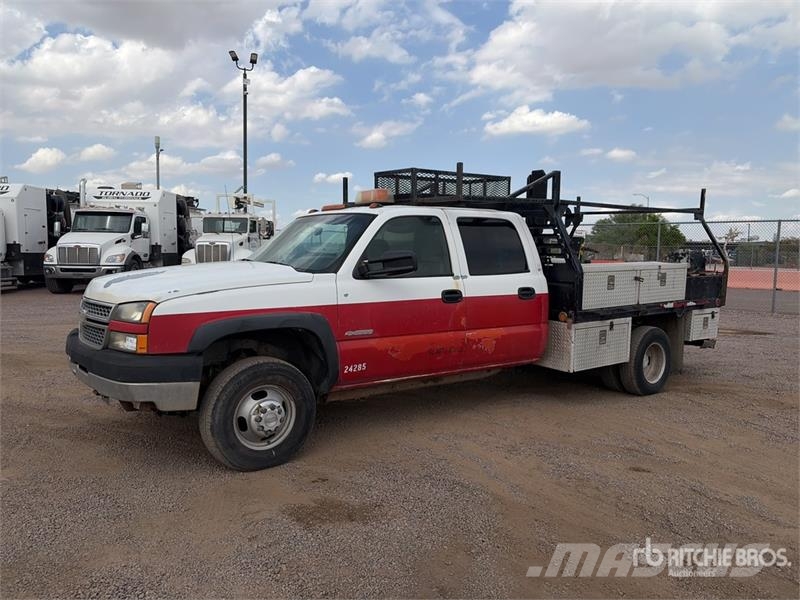 Chevrolet Silverado 3500 4x2 Crew Cab Flatbed Truck Camiones de cama baja