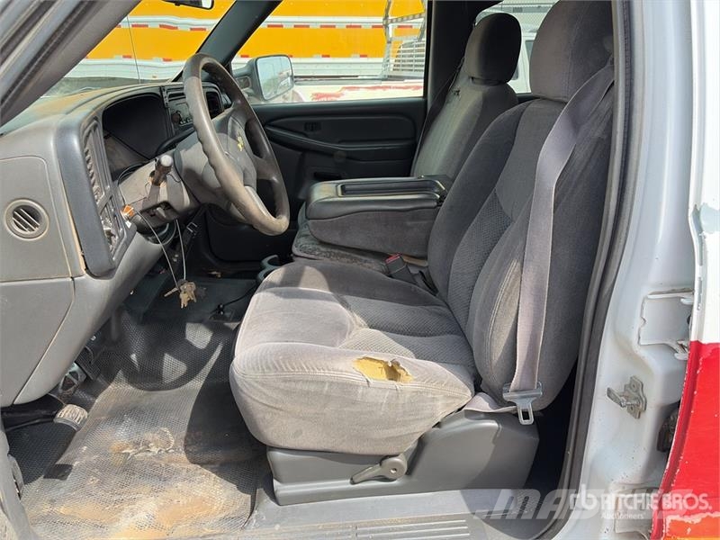 Chevrolet Silverado 3500 4x2 Crew Cab Flatbed Truck Camiones de cama baja