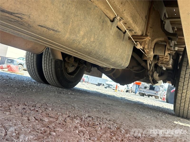 Chevrolet Silverado 3500 شاحنات مسطحة/مفصلية الجوانب